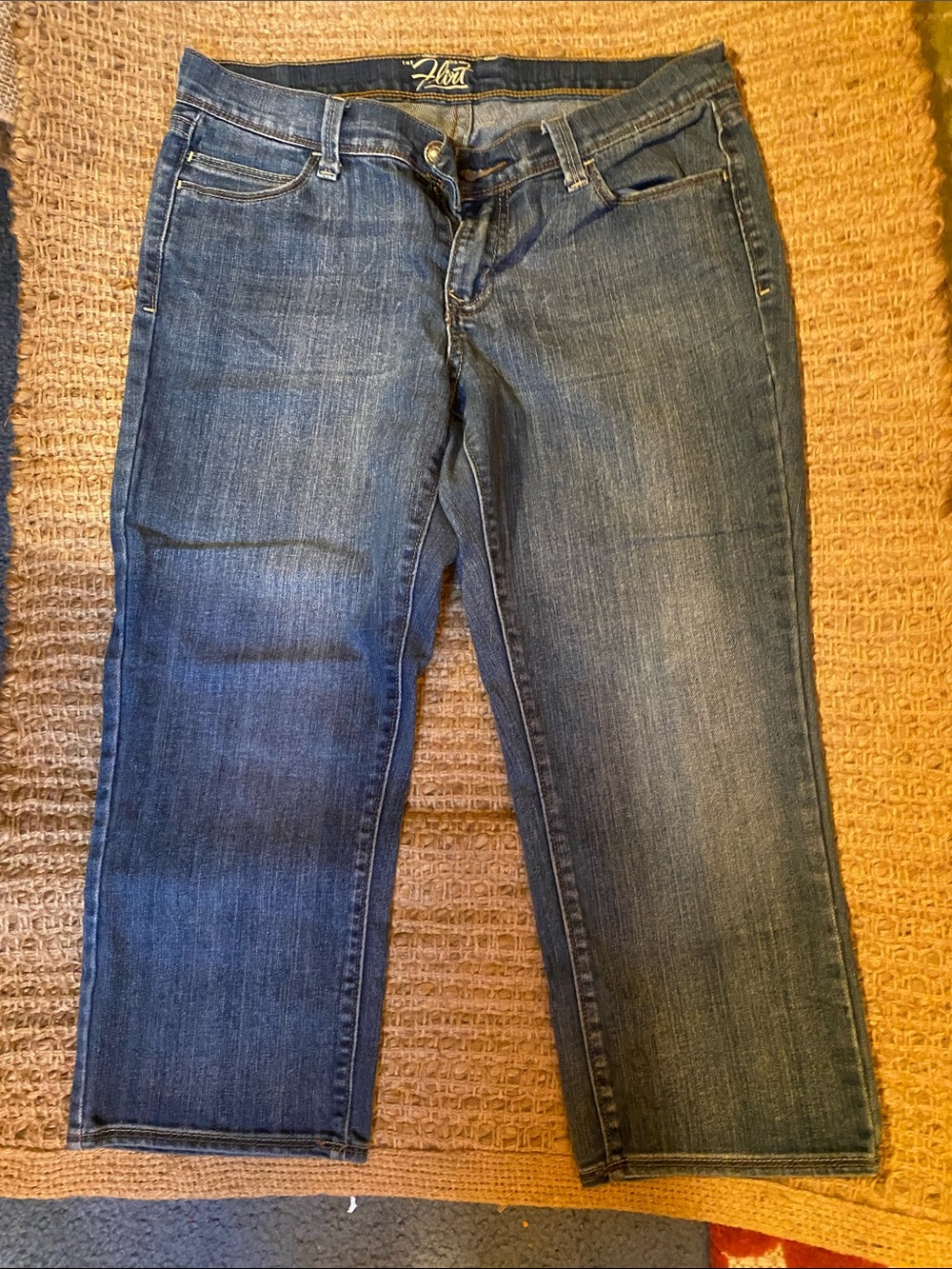 Cropped Straight-Leg Jeans in Dark Blue Wash